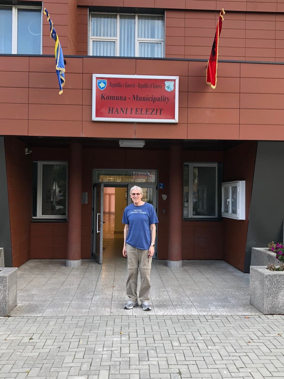 Chuck, Enjoying I Elezit, Kosovo