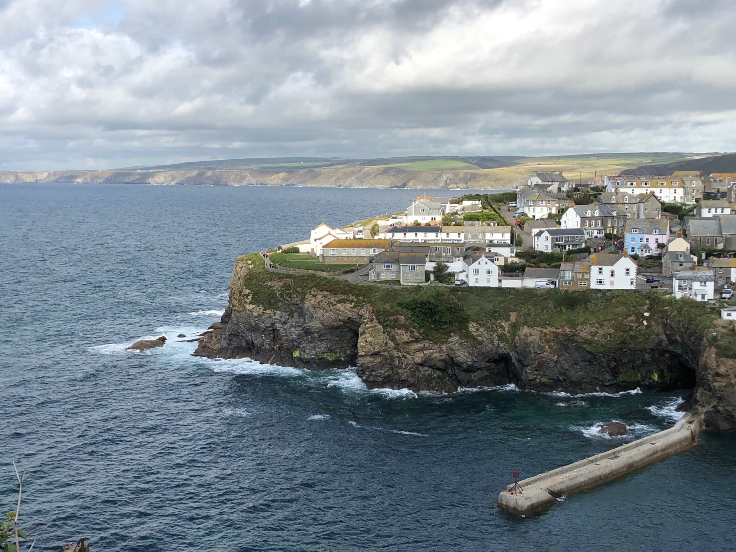 The cottages of Port Isaac on the cliffs above the harbour