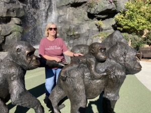 Dacey's Cornish tours Kathy, visiting Henry Doorly zoo Omaha